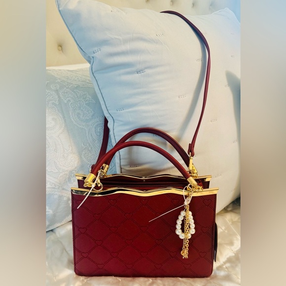 Elegant Burgundy Shoulder Bag - Picture 2 of 13